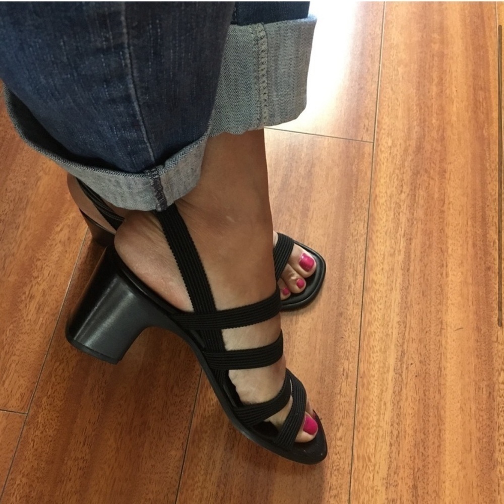 NICKELS’ block heels open toe black elastic 71/2M